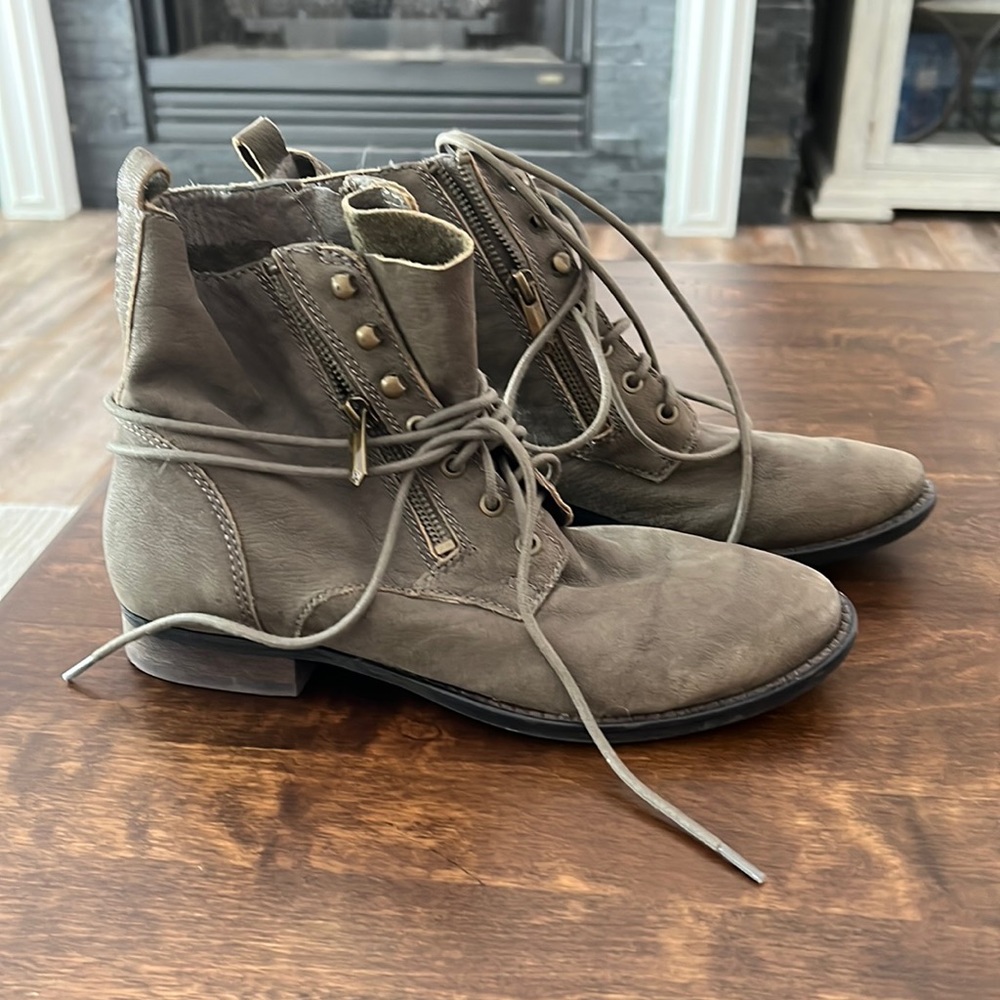 Sam Edelman bootie size 7.5M